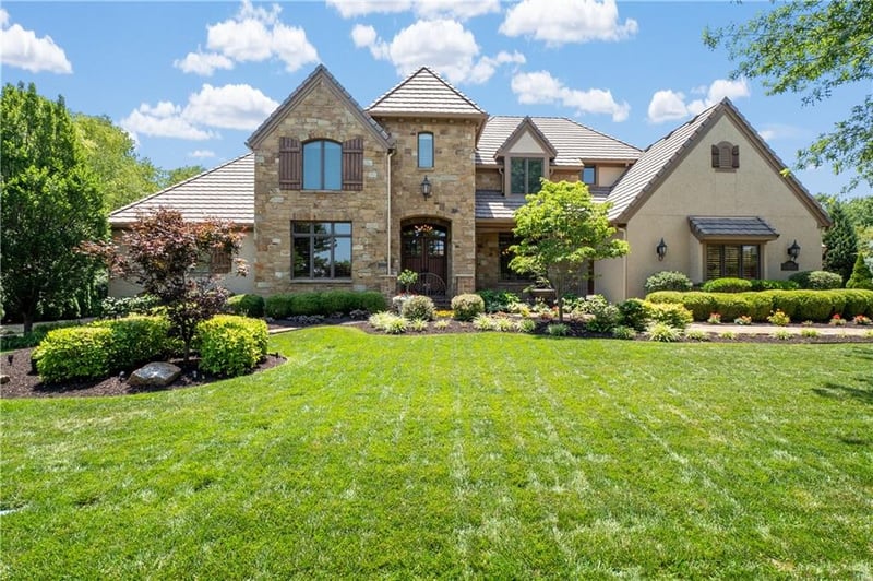 3701 140th St, Leawood, KS 66224