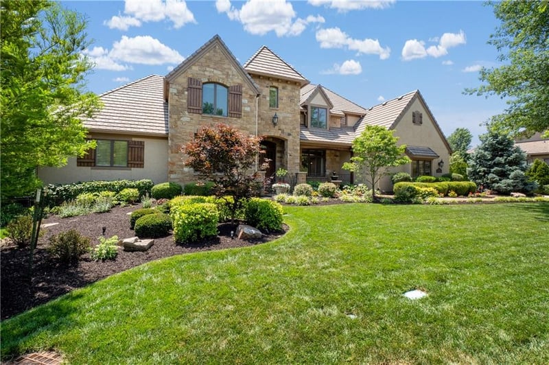 3701 140th St, Leawood, KS 66224