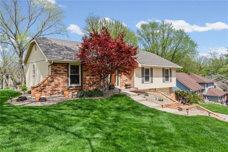 5510 Raintree Dr, Kansas City, MO 64152