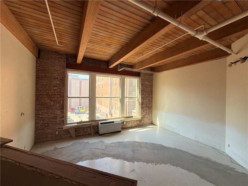 308 W 8th St #306, Kansas City, MO 64105