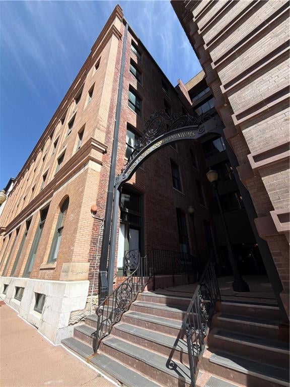 308 W 8th St #306, Kansas City, MO 64105