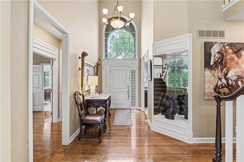 709 NE Lake Pointe Dr, Lee's Summit, MO 64064