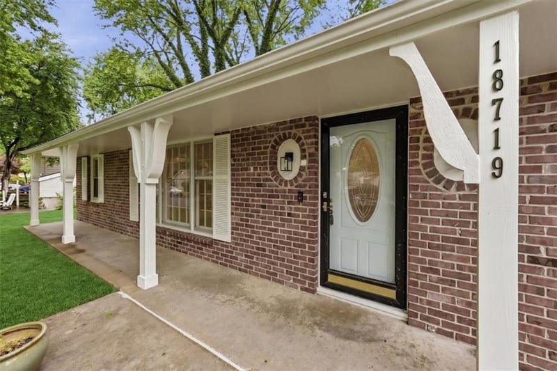 18719 Gateway Dr, Independence, MO 64057