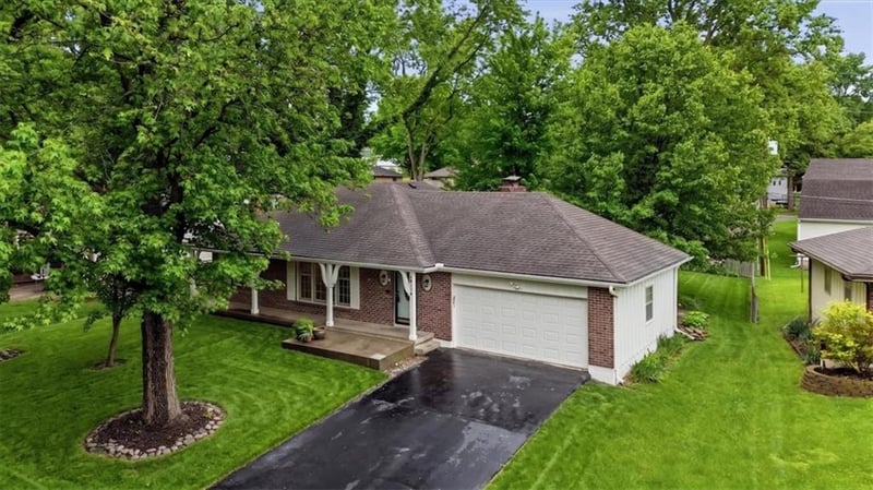 18719 Gateway Dr, Independence, MO 64057