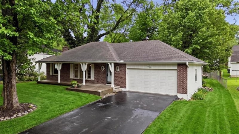 18719 Gateway Dr, Independence, MO 64057