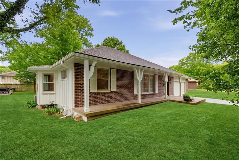18719 Gateway Dr, Independence, MO 64057