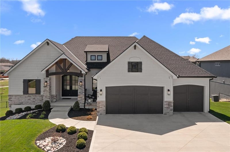1013 Old Hickory Rd, Greenwood, MO 64034