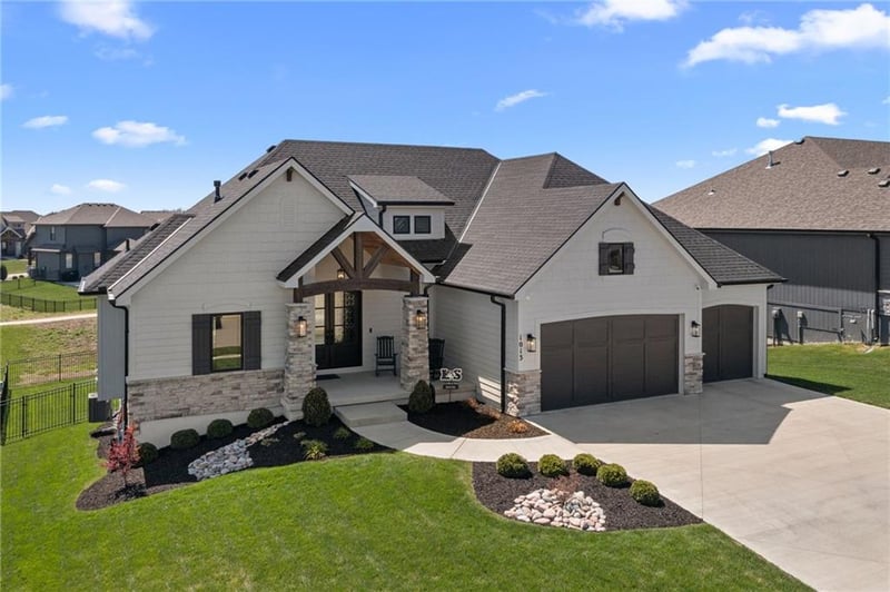 1013 Old Hickory Rd, Greenwood, MO 64034