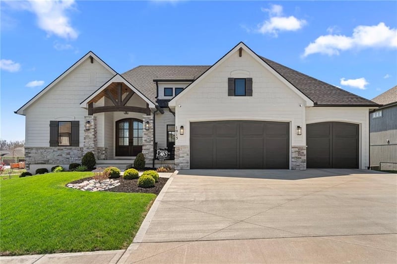 1013 Old Hickory Rd, Greenwood, MO 64034