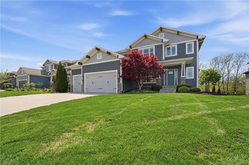 324 SE Mill Creek Dr, Lee's Summit, MO 64063