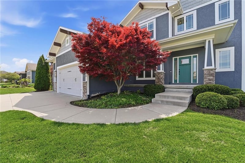 324 SE Mill Creek Dr, Lee's Summit, MO 64063