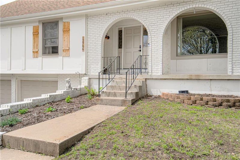12706 Corrington Ave, Grandview, MO 64030