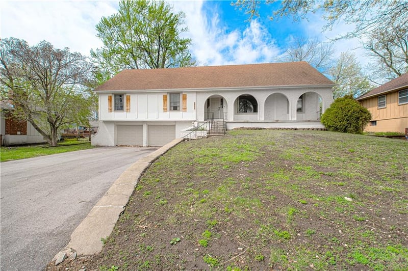 12706 Corrington Ave, Grandview, MO 64030
