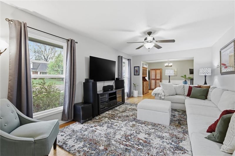 10718 102nd St, Overland Park, KS 66214