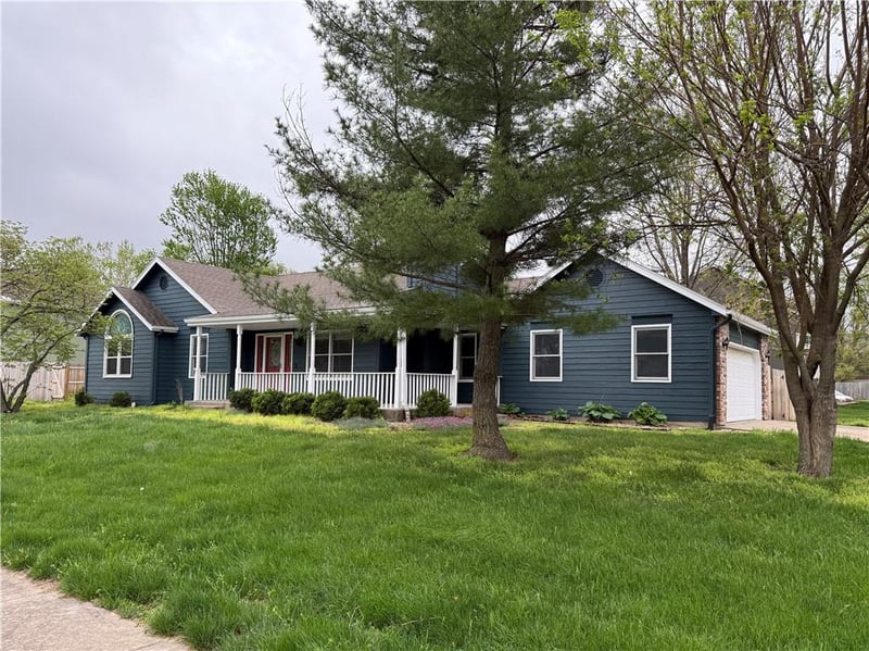 1729 Maple St, Ottawa, KS 66067