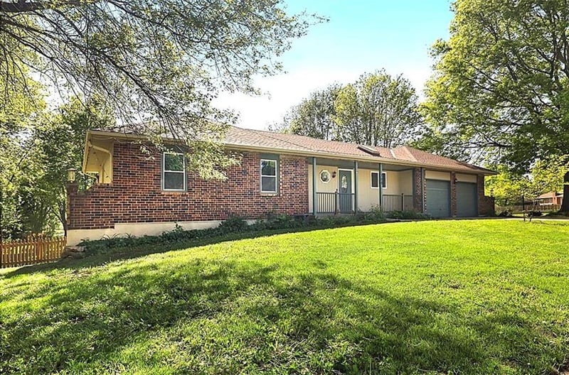 700 Lark St, Raymore, MO 64083