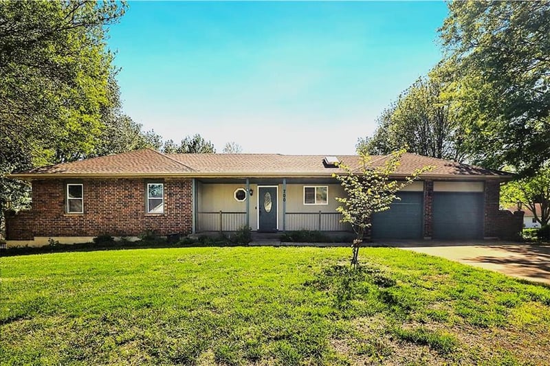 700 Lark St, Raymore, MO 64083