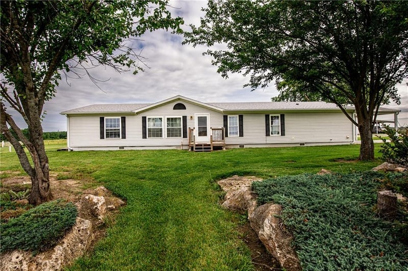 22176 E 1100th Rd, Pleasanton, KS 66075