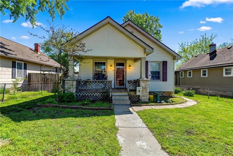 1010 8th St, Leavenworth, KS 66048