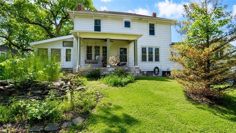 2209 39th Ter, Kansas City, MO 64116