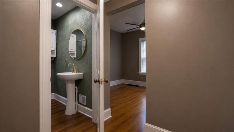 2209 39th Ter, Kansas City, MO 64116