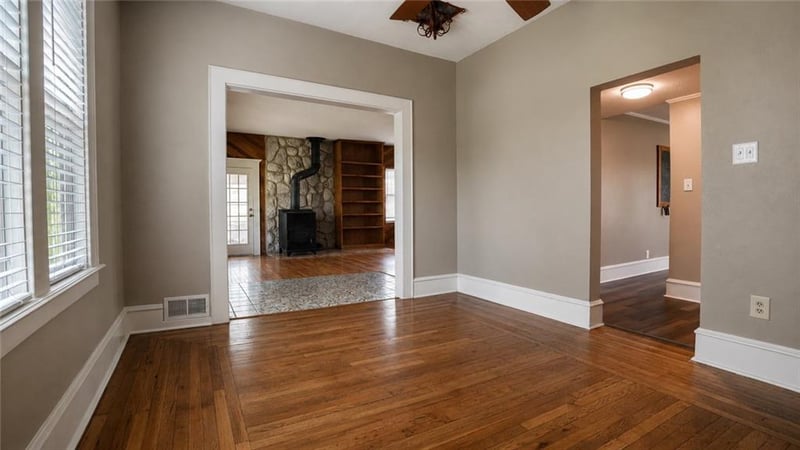 2209 39th Ter, Kansas City, MO 64116