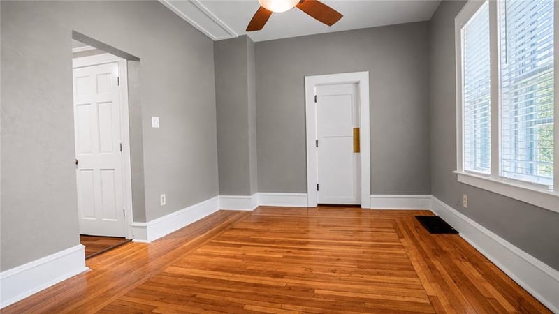 2209 39th Ter, Kansas City, MO 64116