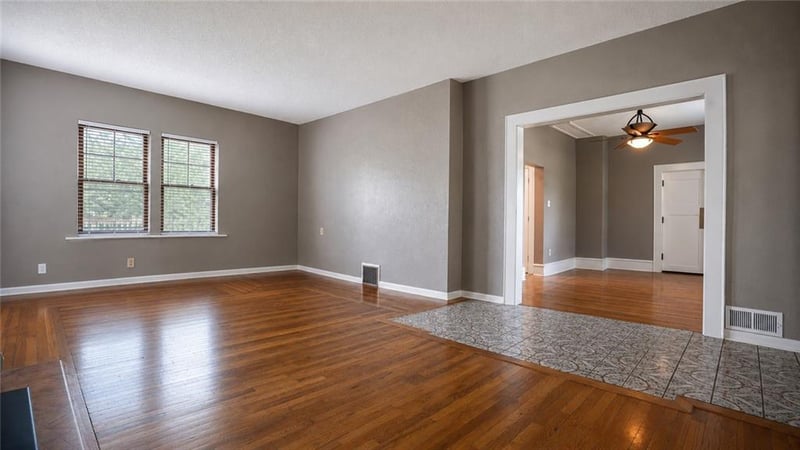 2209 39th Ter, Kansas City, MO 64116