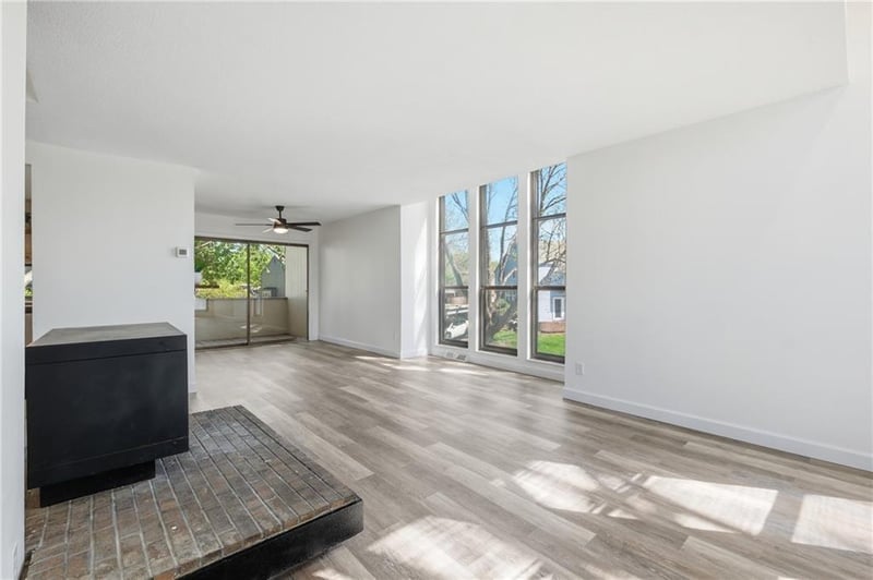 10075 Locust St, Kansas City, MO 64155