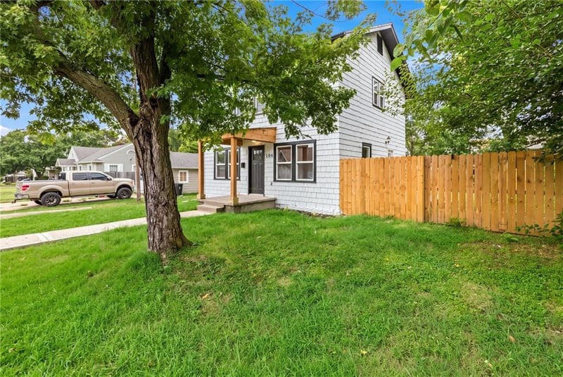 106 Neosho St, Iola, KS 66749