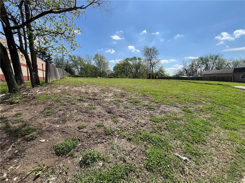 2335 S Sterling Ave, Independence, MO 64052