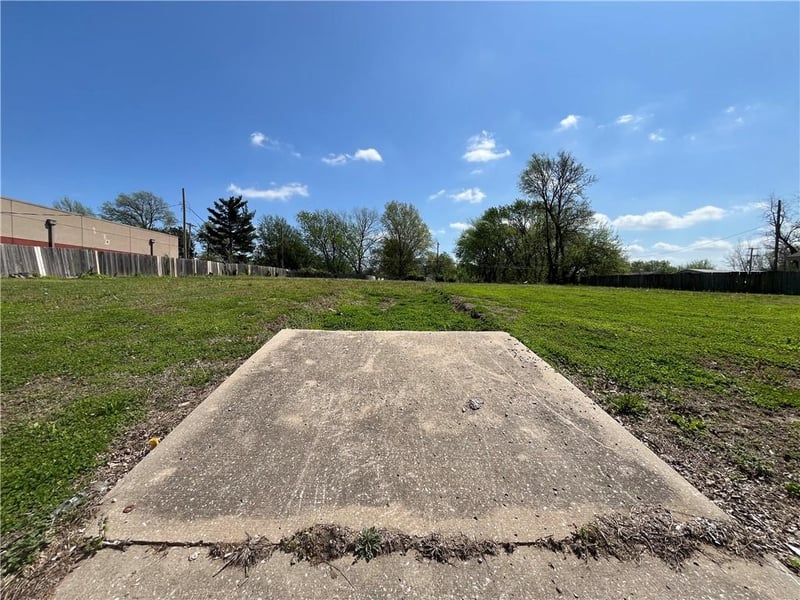2335 S Sterling Ave, Independence, MO 64052