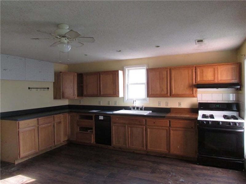 517 Lincoln Ave, Osawatomie, KS 66064
