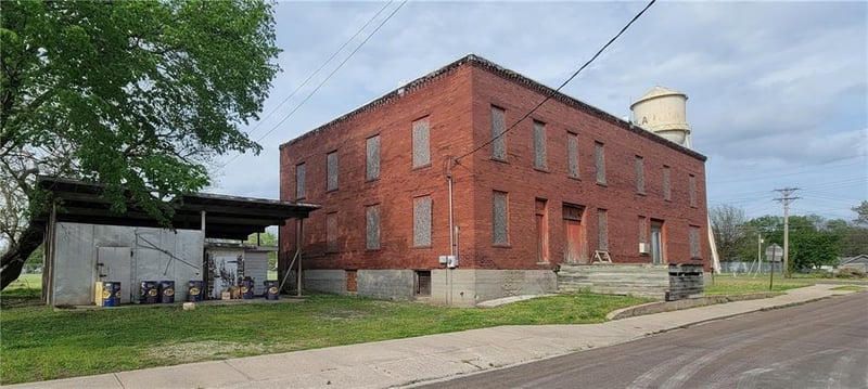 512 Monroe St, Iola, KS 66749