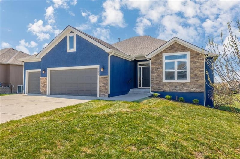 6992 141st St, Basehor, KS 66007