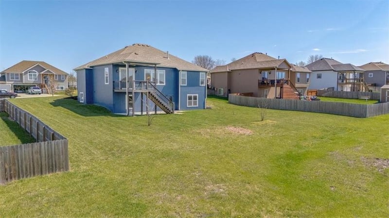 6992 141st St, Basehor, KS 66007