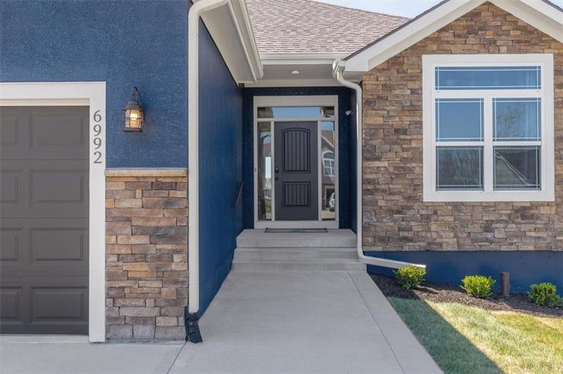 6992 141st St, Basehor, KS 66007