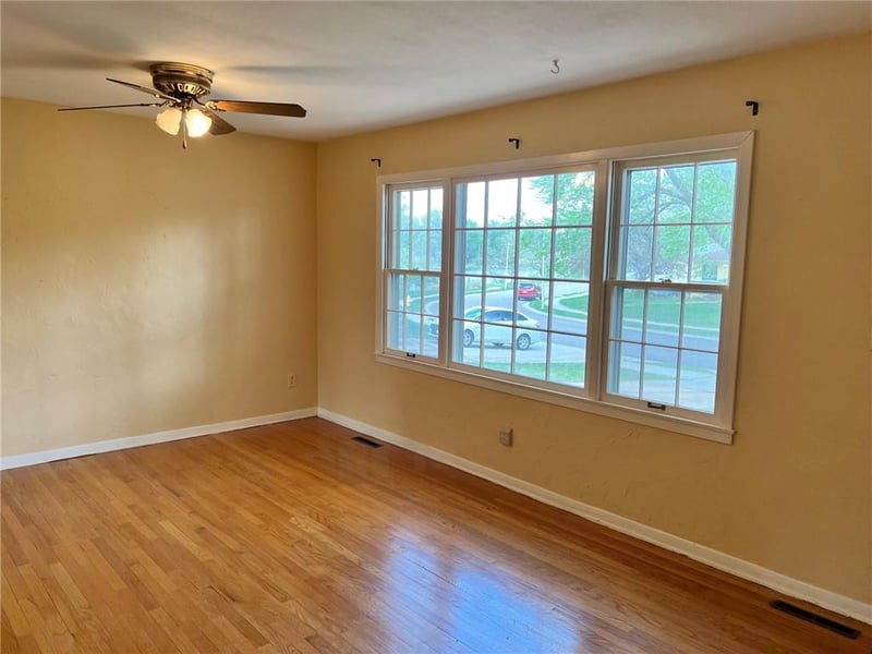 709 Mahaffie St, Olathe, KS 66061