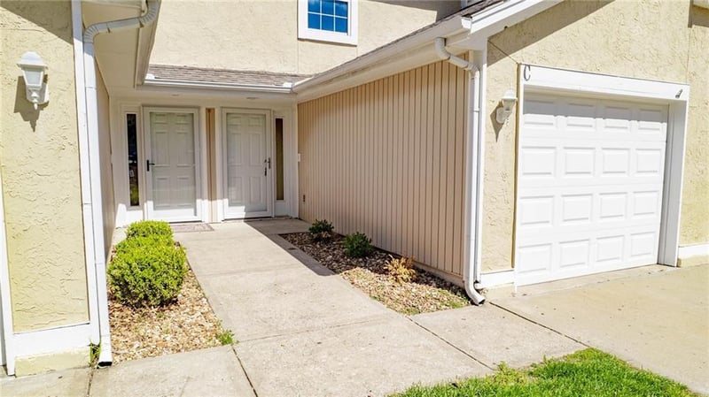 4612 Whispering Winds Dr #C, Lee's Summit, MO 64064