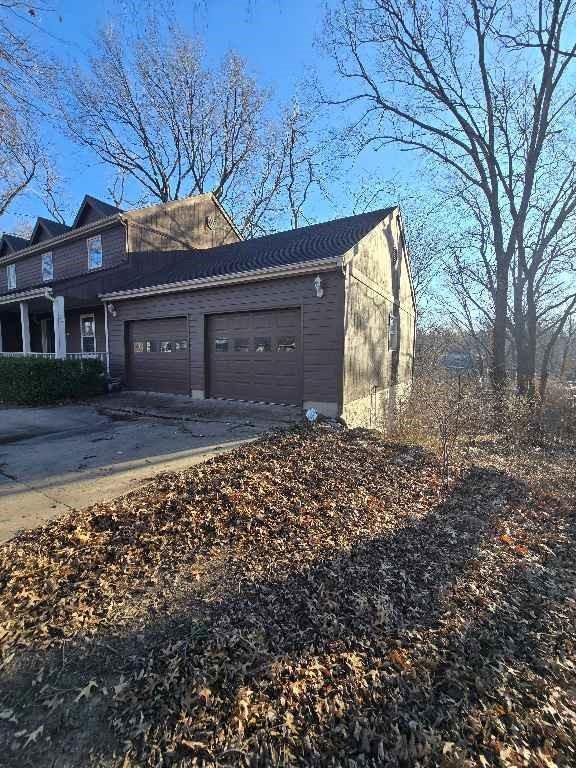 412 Frontier Rd, Lawrence, KS 66049