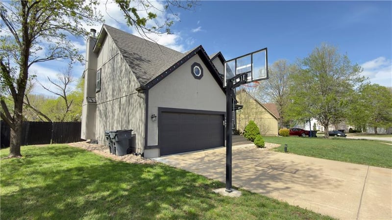 1397 Brentwood Dr, Olathe, KS 66062