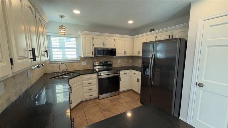 1397 Brentwood Dr, Olathe, KS 66062