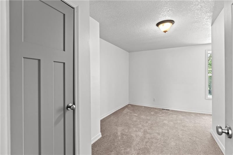 809 Seneca St, Leavenworth, KS 66048