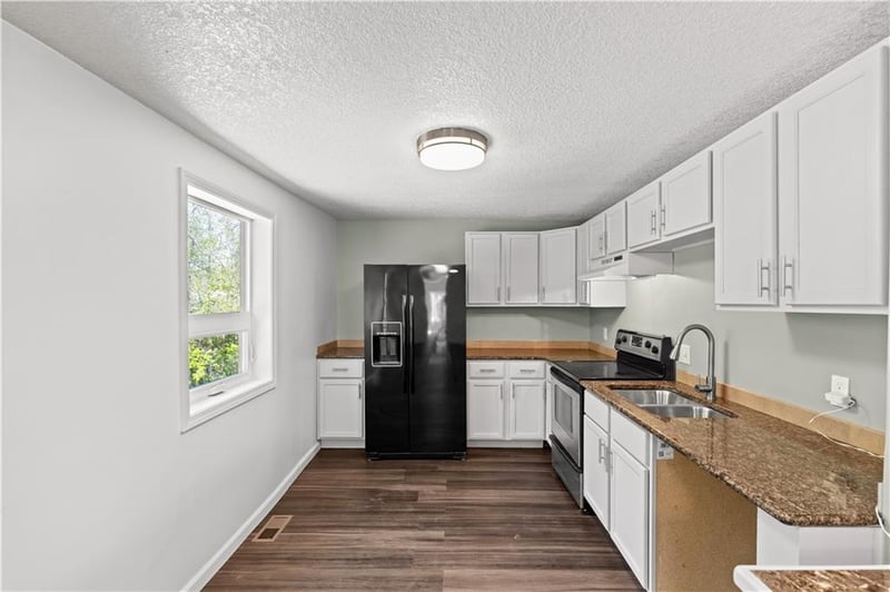 809 Seneca St, Leavenworth, KS 66048