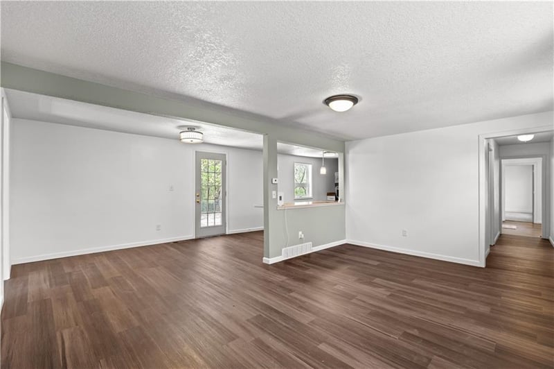 809 Seneca St, Leavenworth, KS 66048