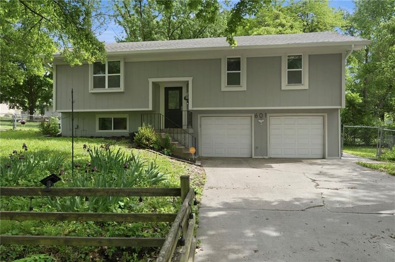 601 115th Ter, Kansas City, MO 64155