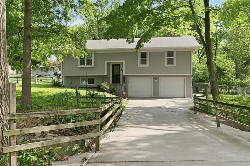 601 115th Ter, Kansas City, MO 64155