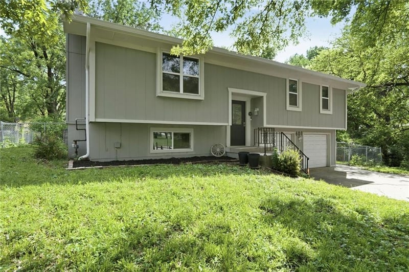 601 115th Ter, Kansas City, MO 64155