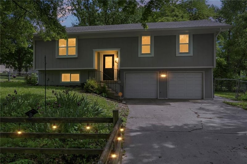 601 115th Ter, Kansas City, MO 64155