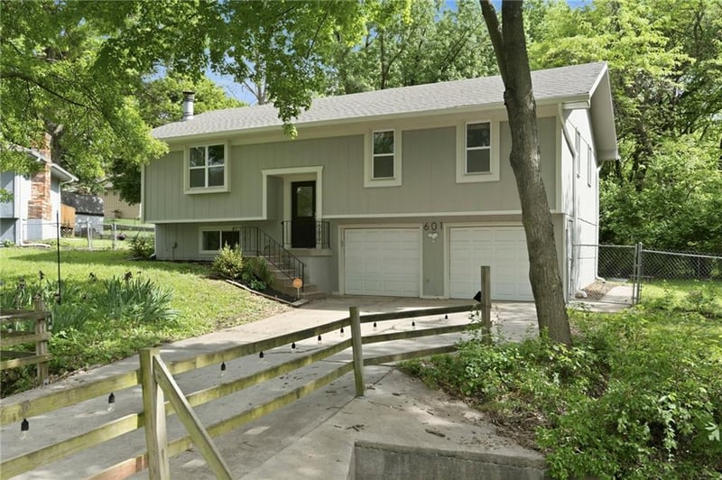 601 115th Ter, Kansas City, MO 64155